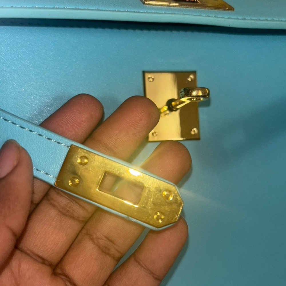 Elegant Blue Handbag - Picture 3 of 5